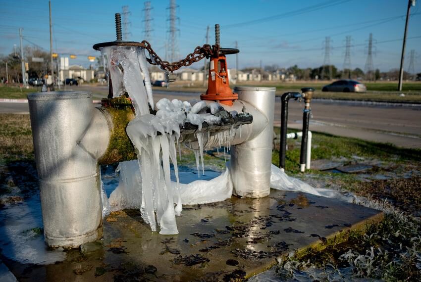 FROZEN NATURAL GAS PIPES IN TEXAS. CREDIT: THE TEXAS TRIBUNE